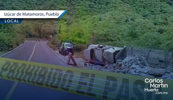 Trailero fallece tras volcadura en la carretera Izúcar – Acatlán