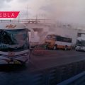 Transporte público y AU protagonizan accidente en la autopista Puebla-Veracruz
