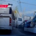 Unidad de la Línea 2 de RUTA y camioneta particular protagonizan accidente en Puebla