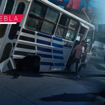 Unidad de la Ruta Angelópolis pierde llanta en plena Vía Atlixcáyotl
