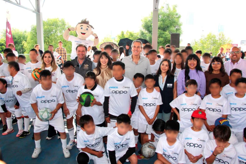 El Ayuntamiento de Puebla entrega 100 uniformes a niños de Escuelas de Iniciación de Futbol 1 WhatsApp Image 2025 08 20 at 7.07.50 PM