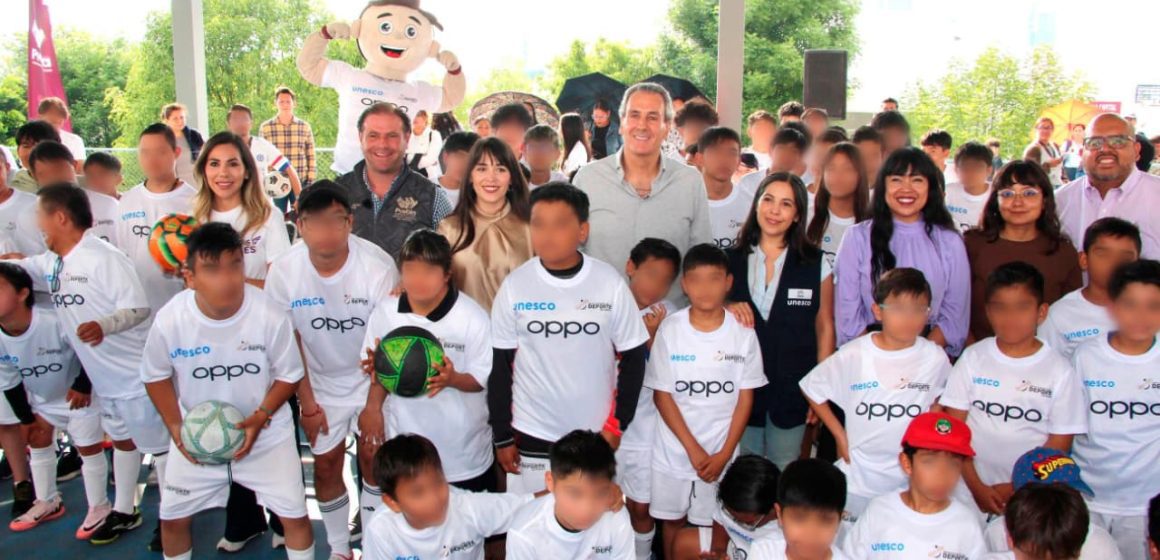 El Ayuntamiento de Puebla entrega 100 uniformes a niños de Escuelas de Iniciación de Futbol 