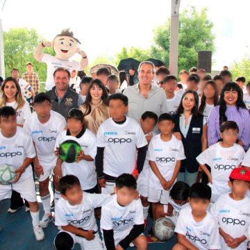 El Ayuntamiento de Puebla entrega 100 uniformes a niños de Escuelas de Iniciación de Futbol 