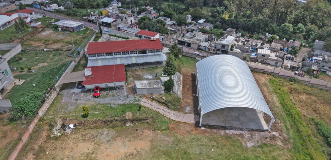 Supervisa Omar Muñoz arco techo en San Lorenzo Almecatla