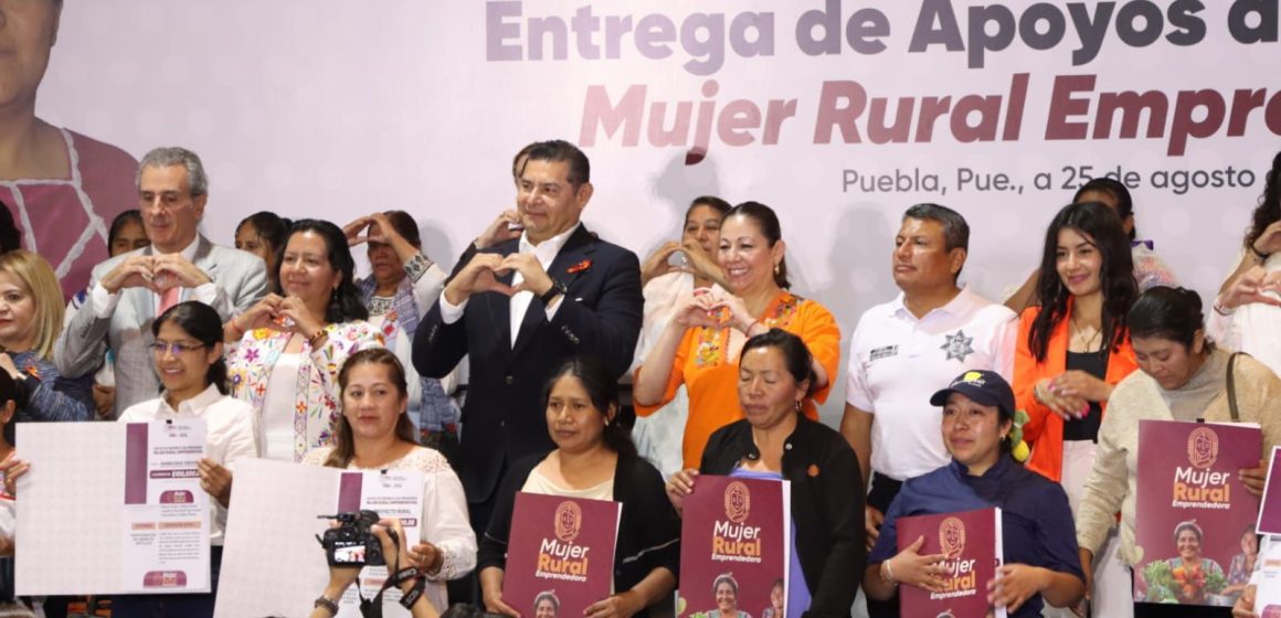 Participación y liderazgo de mujeres, primordial para desarrollo de Puebla: Laura Artemisa