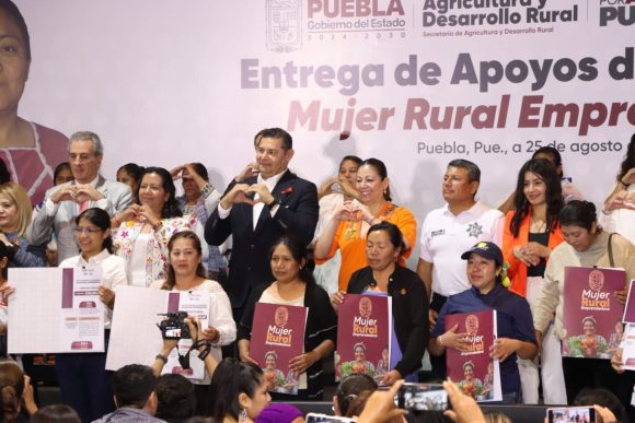 Participación y liderazgo de mujeres, primordial para desarrollo de Puebla: Laura Artemisa