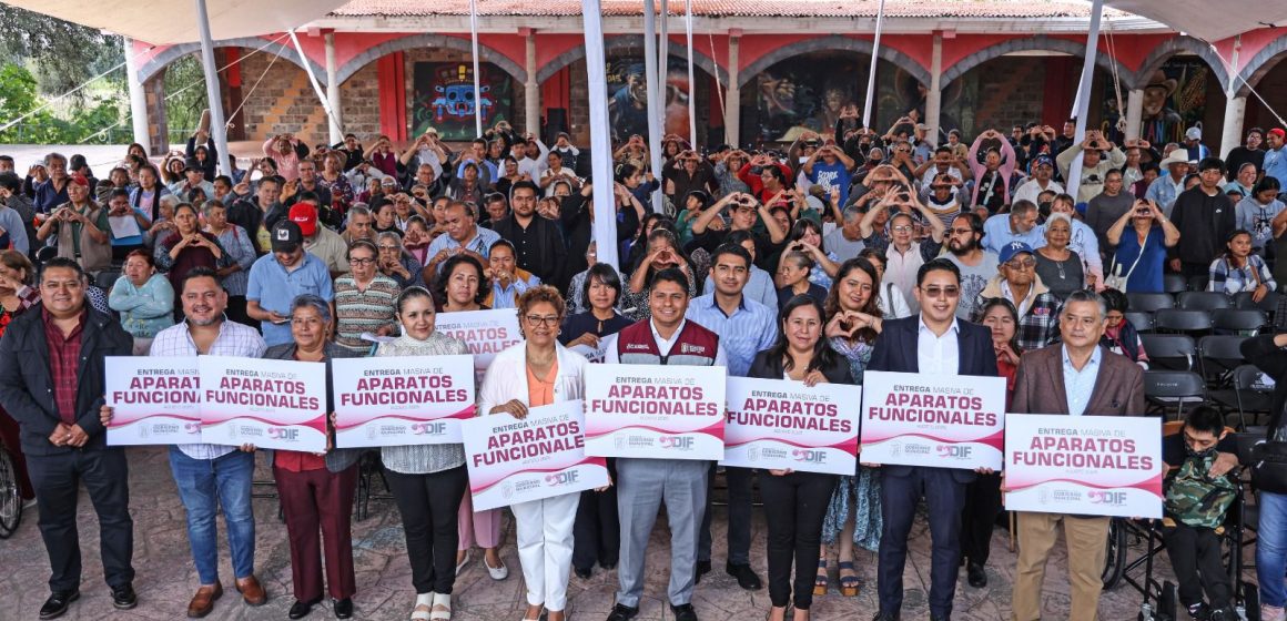 Entrega de 243 apoyos funcionales a personas con discapacidad en Cuautlancingo