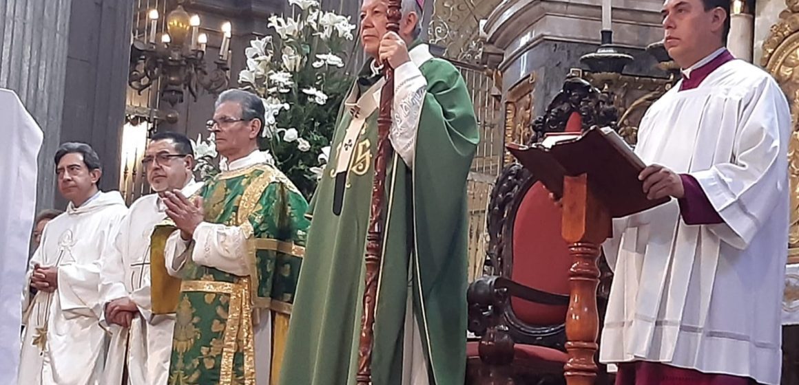 Arzobispo de Puebla critica el materialismo y alerta sobre la violencia en México