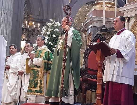 Arzobispo de Puebla critica el materialismo y alerta sobre la violencia en México