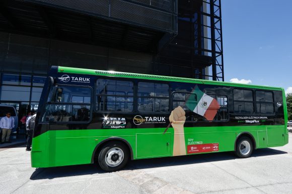 México presenta el Taruk, primer autobús eléctrico con motor nacional: Puebla operará 20 unidades