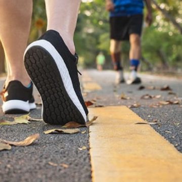 Caminar 7 mil pasos al día puede reducir enfermedades y prolongar la vida