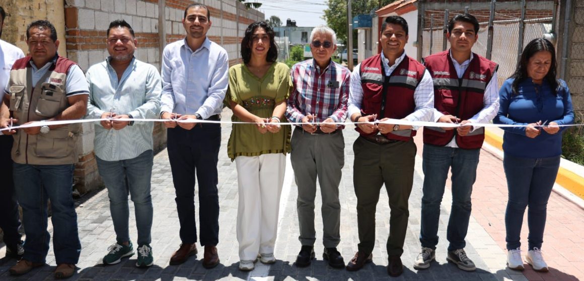 Omar Muñoz entrega pavimentación en Cuautlancingo: ‘Hasta que la dignidad se haga costumbre’