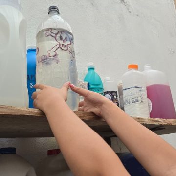 Evita riesgos en el hogar: Guía para manejar productos de limpieza