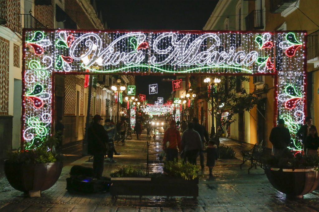 Puebla arranca celebraciones patrias con el encendido de luces en el Zócalo 1 encendido iluminacion de fiestas patrias 641623