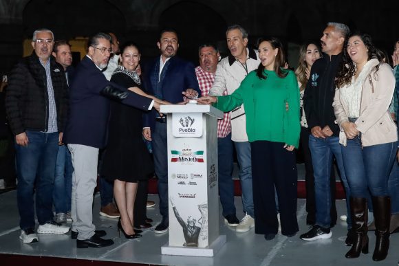 Puebla arranca celebraciones patrias con el encendido de luces en el Zócalo
