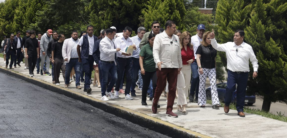 Gobernador Alejandro Armenta anuncia compra de módulos de maquinaria para pavimentar calles en Puebla