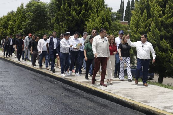 Gobernador Alejandro Armenta anuncia compra de módulos de maquinaria para pavimentar calles en Puebla
