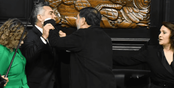 PRI acusa a Morena y a Fernández Noroña de censura y agresiones en el Senado