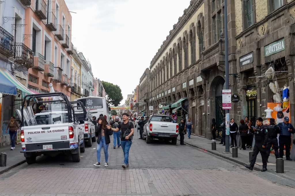 Vendedores ambulantes y franeleros, fuera del Centro Histórico y estadio Cuauhtémoc 2 operativo ambulantes 677586