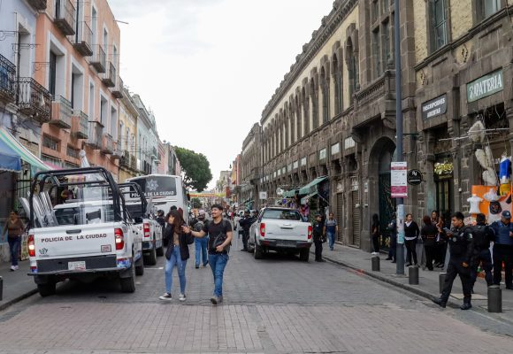 Recuperación de espacios públicos: el municipio retira ambulantes y apartados ilegales