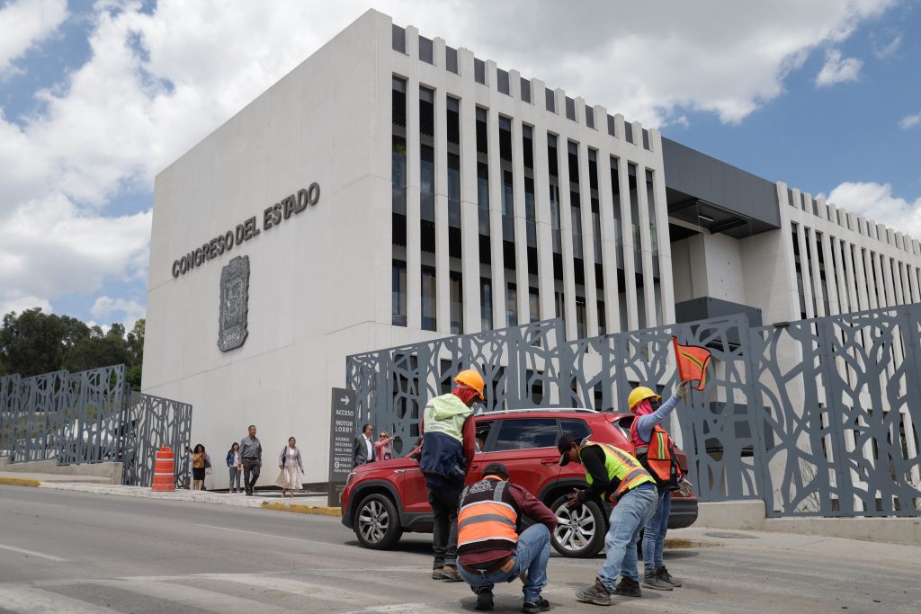 Pepe Chedraui busca soluciones ante inconformidad por topes en el Congreso de Puebla 1 paso peatonal 2 norte 680063