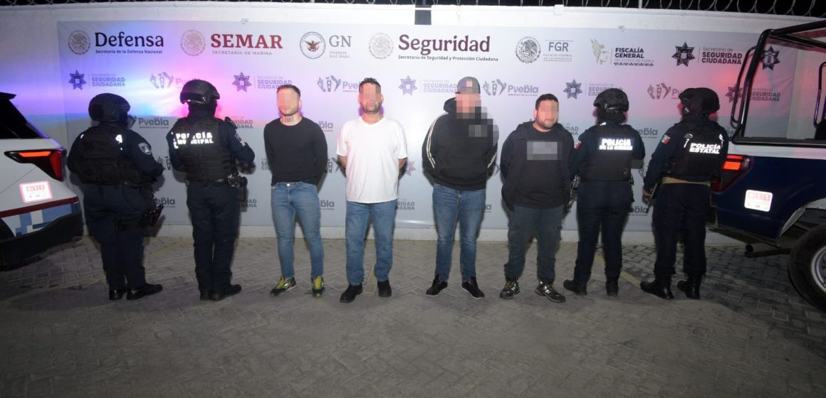Detienen a cuatro hombres armados en Santa María La Rivera; podrían estar vinculados a robo a cuentahabientes