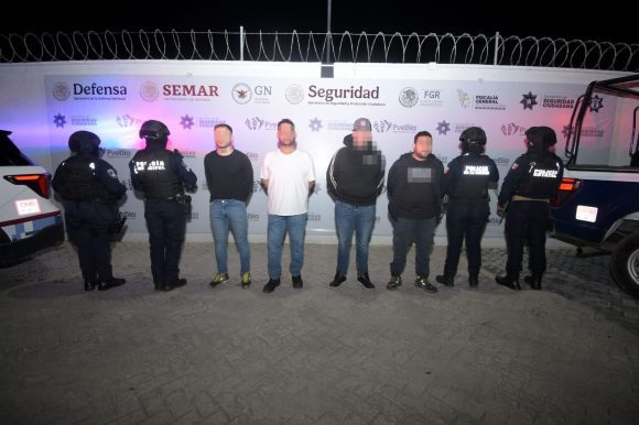 Detienen a cuatro hombres armados en Santa María La Rivera; podrían estar vinculados a robo a cuentahabientes