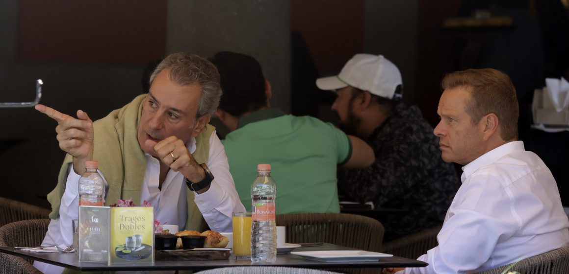 Arturo Escobar del PVEM, respalda posible reelección de Pepe Chedraui en 2027