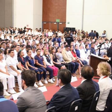 Gobierno de Puebla impulsa a jóvenes talentosos que cuidan salud de poblanos