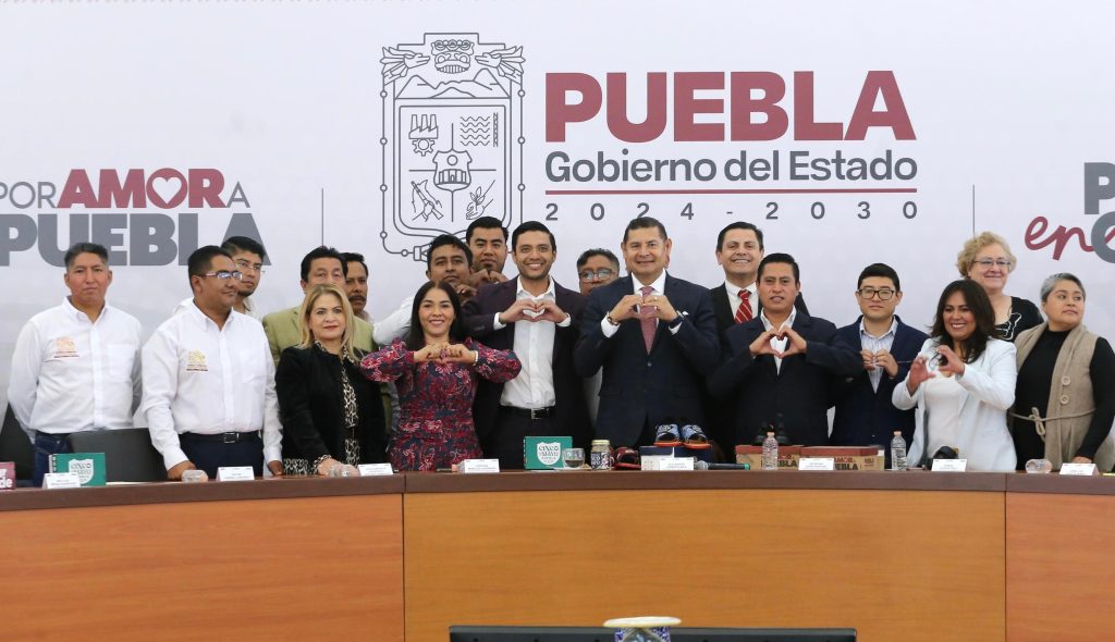 Gobierno de Puebla impulsa cooperativas locales: producirán 300 mil pares de zapatos escolares en 2025 2 zapatos 2