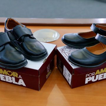 Gobierno de Puebla impulsa cooperativas locales: producirán 300 mil pares de zapatos escolares en 2025