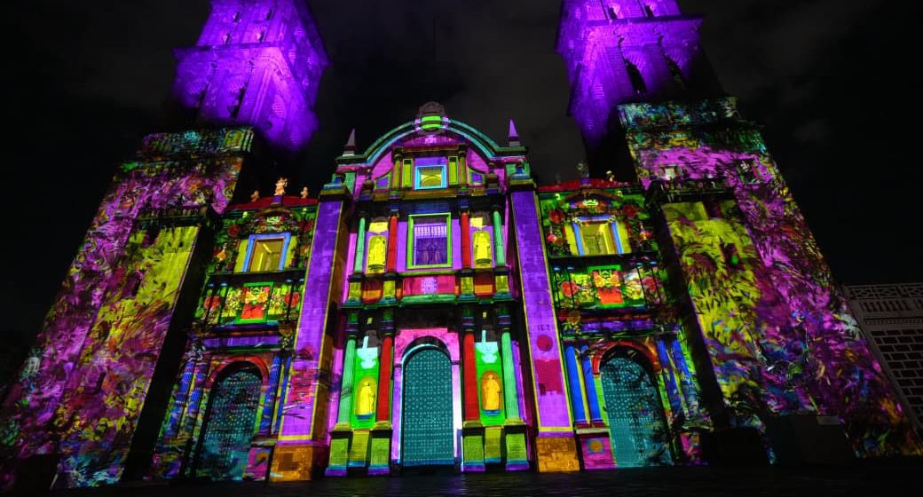 La catedral de Puebla se ilumina con “Septiembre Brilla” en honor a la independencia