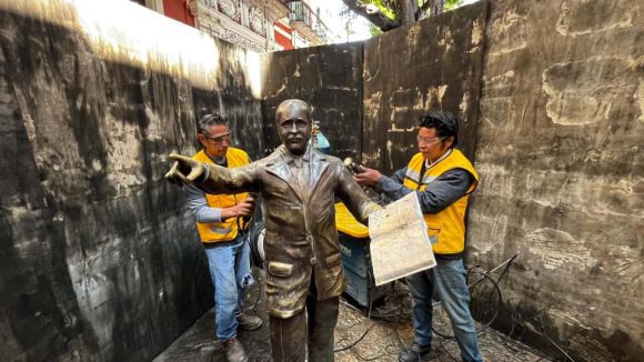 Ayuntamiento de Puebla restaura ocho esculturas en el andador 5 de Mayo
