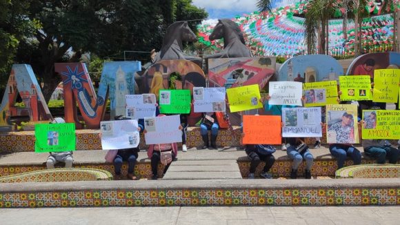 Protesta en Amozoc: Claman justicia por 12 personas desaparecidas