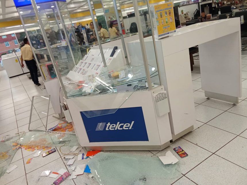 Asalto en Coppel Chapulco: Delincuentes roban decenas de celulares