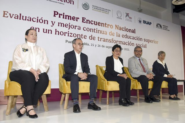BUAP sede del Primer Encuentro Nacional sobre Evaluación y Mejora Continua en la Educación Superior 1 A Encuentro 2