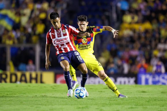 Chivas se lleva el Clásico Nacional