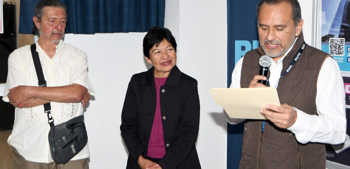 La Rectora Lilia Cedillo devela placa conmemorativa en reconocimiento del doctor Manuel Martín Ortiz