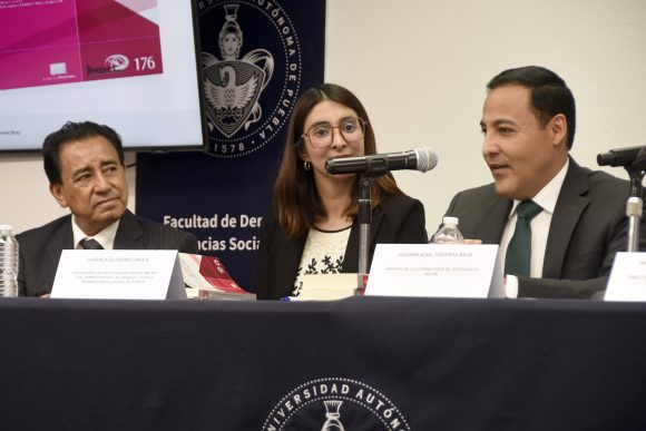 B FDCsS (1) Presentación del libro “Ampliación y reconocimiento de los derechos por los tribunales constitucionales” en la BUAP