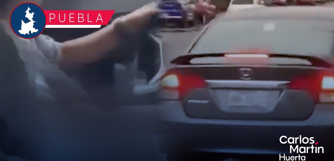 Denuncian a acosador desnudo en la 41 Poniente; viajaba en un Honda Civic