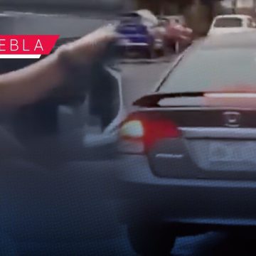 Denuncian a acosador desnudo en la 41 Poniente; viajaba en un Honda Civic