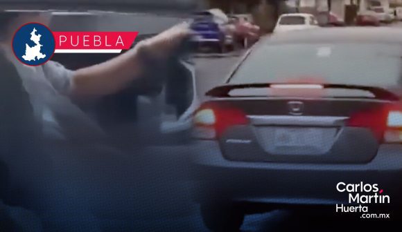 Denuncian a acosador desnudo en la 41 Poniente; viajaba en un Honda Civic