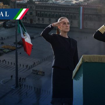 Sheinbaum encabeza izamiento de bandera a media asta en homenaje a víctimas de sismos
