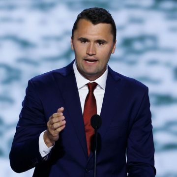 Asesinan a Charlie Kirk, activista conservador, en un evento universitario en Utah