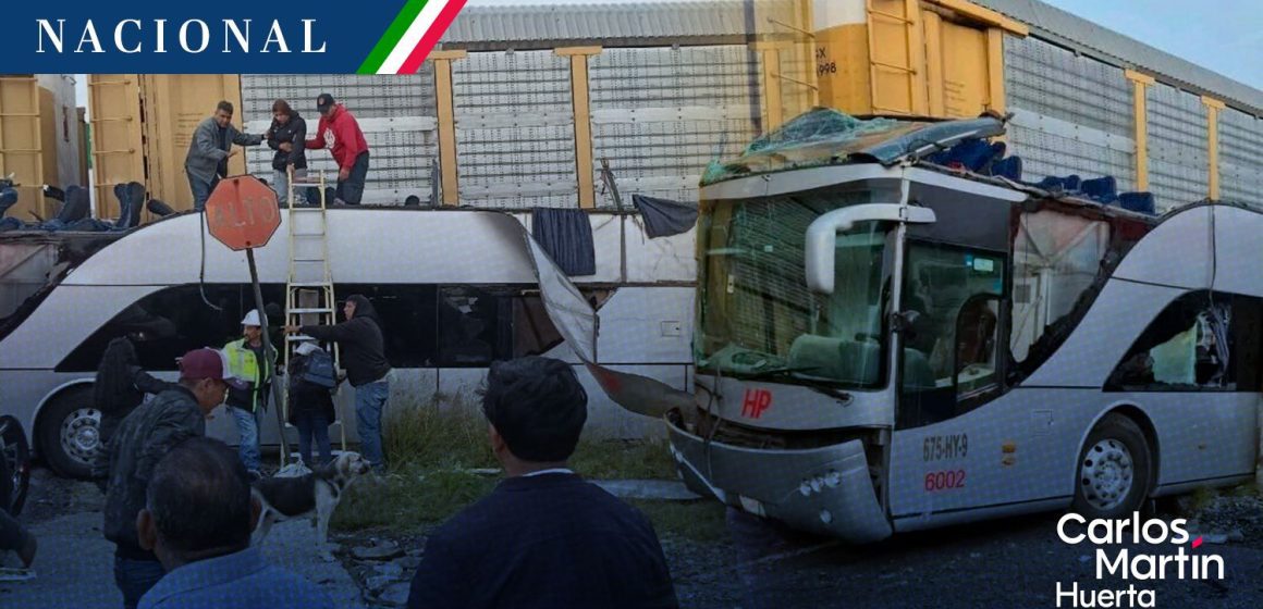 Choque de tren y autobús deja ocho muertos y 45 heridos en Edomex
