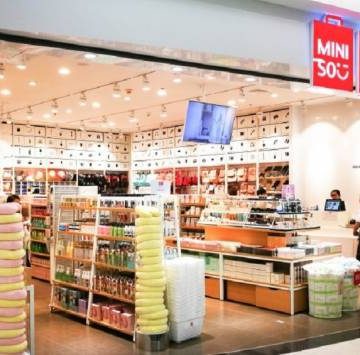 Clausuran sucursal de Miniso en Centro Comercial Angelópolis tras operativo