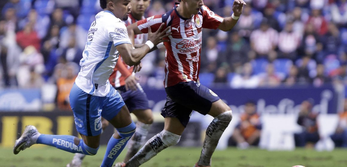 Chivas se impone a Puebla en partido reprogramado