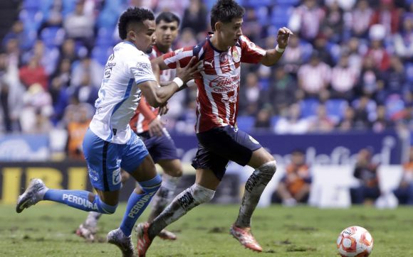 Chivas se impone a Puebla en partido reprogramado