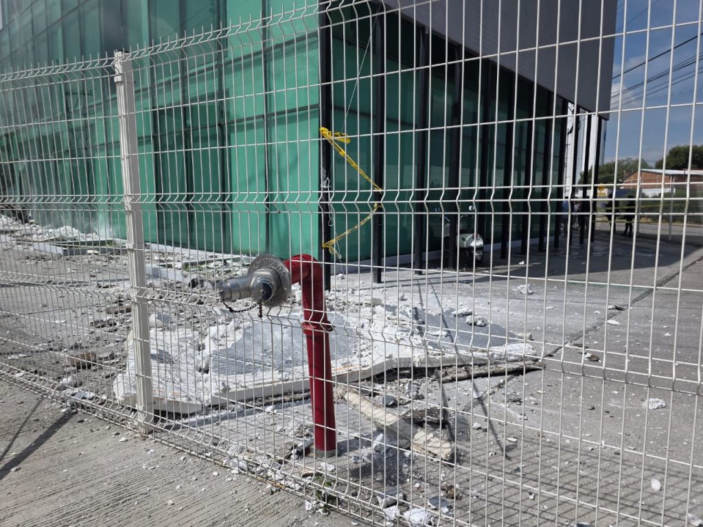 Colapsa techo del CIS de Cuautlancingo tras intensas lluvias 2 Colapsa techo del CIS de Cuautlancingo tras intensas lluvias 3