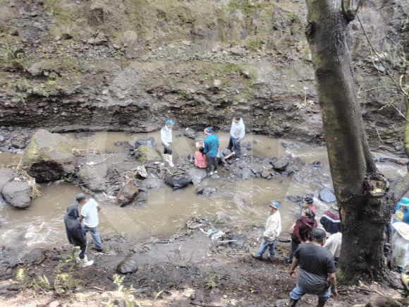 Tragedia en Atlixco: Corriente de agua arrastra a dos jóvenes de Ocotepec